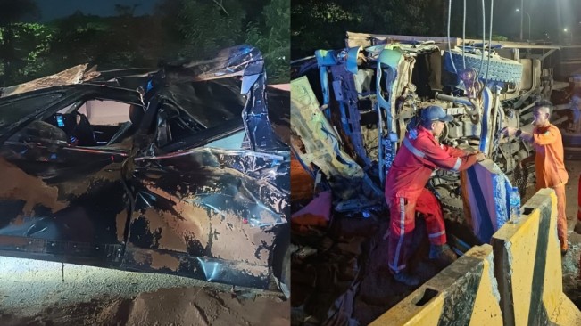 Petugas mengevakuasi kendaraan yang terlibat kecelakaan maut di Exit Tol Karawang Barat, Rabu (30/72/2025) malam. [Instagram]